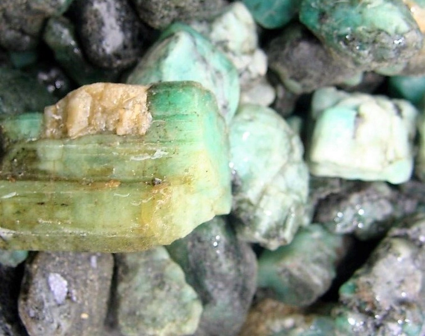 Emerald Rough Cut Colombian Natural Raw Beryl 1lb Wholesale Lot